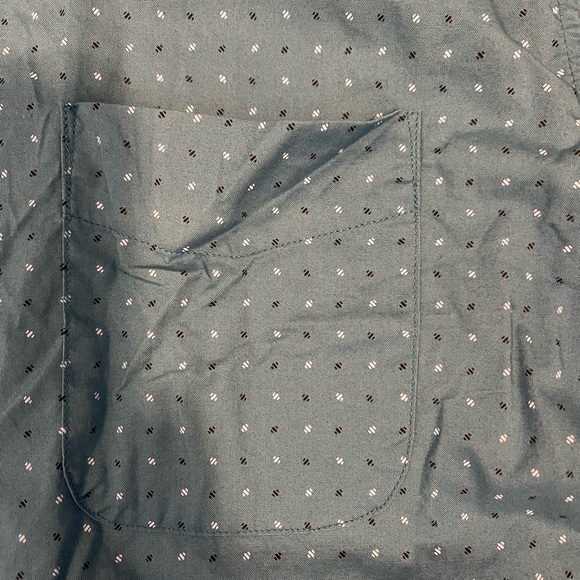 Bundle of 2 shirts. American eagle and primark - Picture 3 of 7